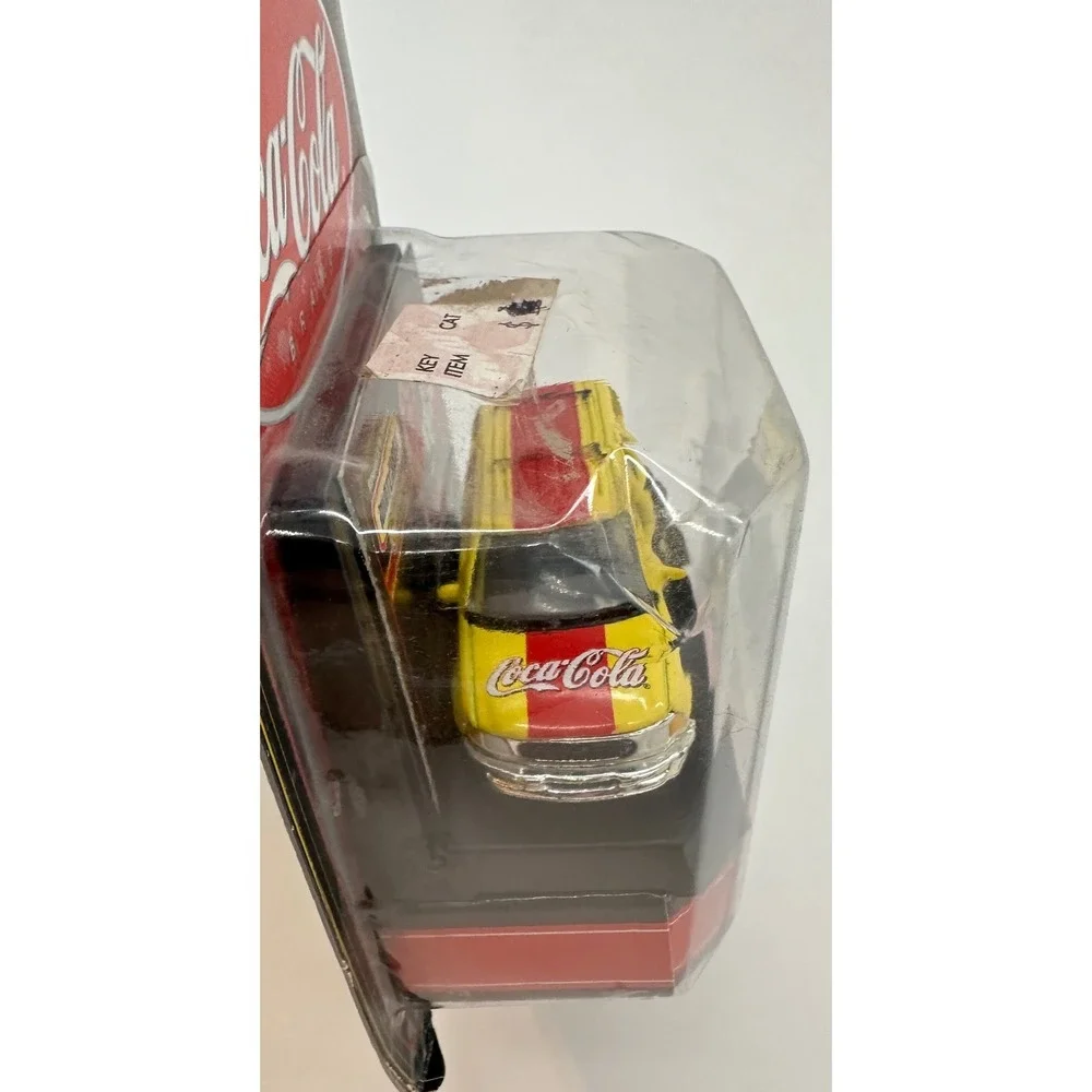 Matchbox Collectibles Coca-Cola Polar Bear 1998 Ford Expedition 1:64 Yellow